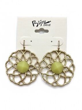 NWT Boho Gold Tone Filigree Starseed Drop Earrings w/ Chartreuse Cabochon